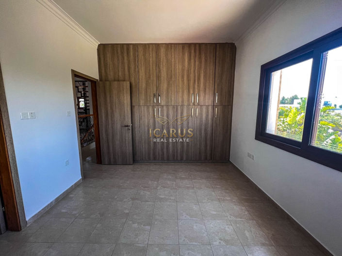 Image No.22-4 Bed House for sale