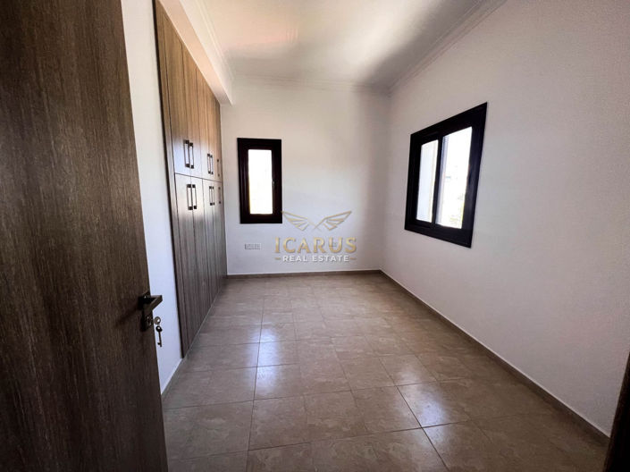 Image No.24-4 Bed House for sale