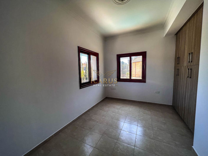 Image No.27-4 Bed House for sale