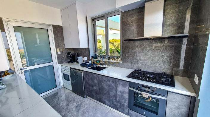 Image No.10-4 Bed House for sale