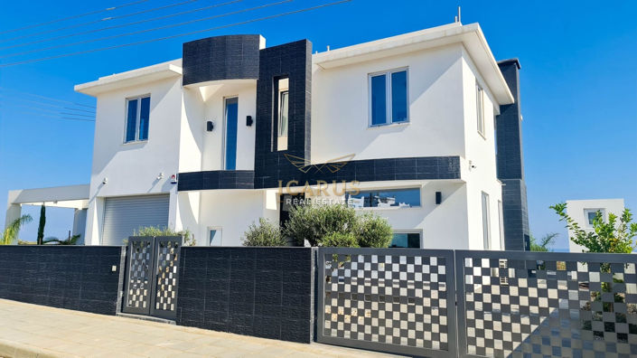 Image No.26-4 Bed House for sale