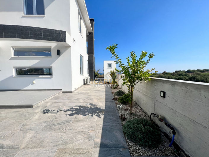 Image No.42-4 Bed House for sale
