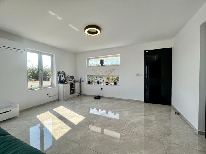 Image No.7-4 Bed House for sale