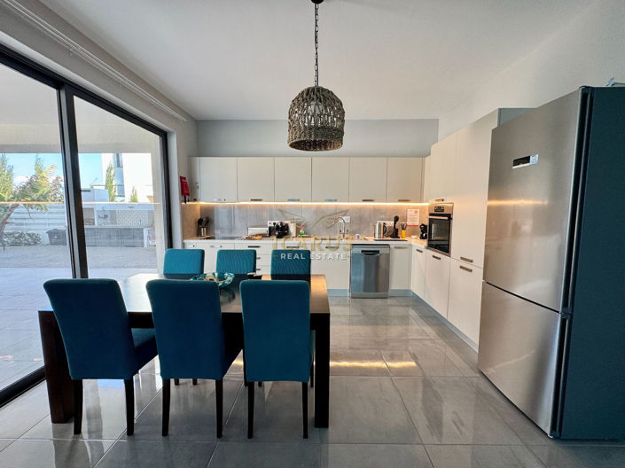 Image No.9-3 Bed House for sale