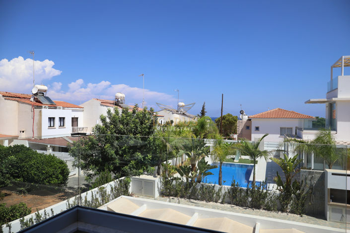 Image No.18-4 Bed House for sale