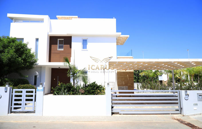 Image No.2-4 Bed House for sale