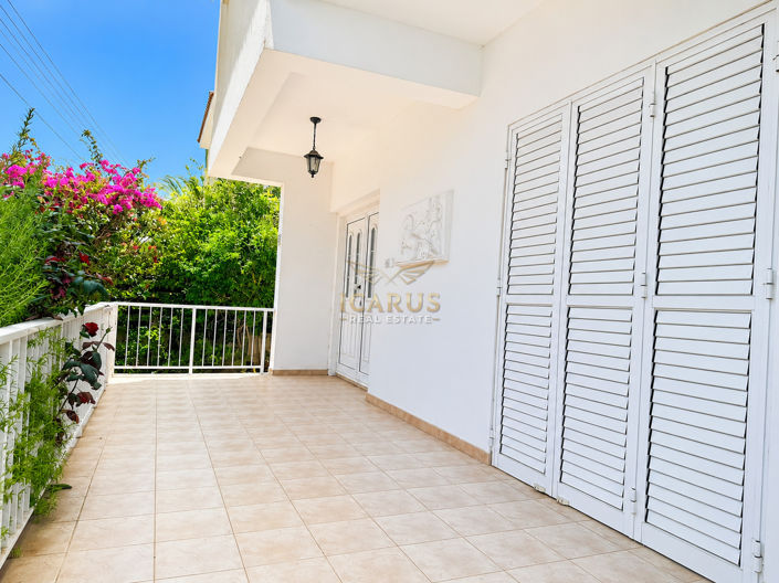 Image No.15-4 Bed House for sale