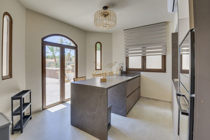 Image No.6-5 Bed House for sale
