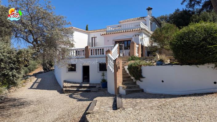 Image No.2-6 Bed Country Property for sale