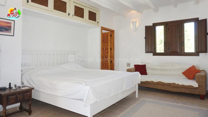 Image No.26-6 Bed Country Property for sale