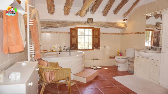 Image No.19-Propriété de pays de 5 chambres à vendre à Iznájar