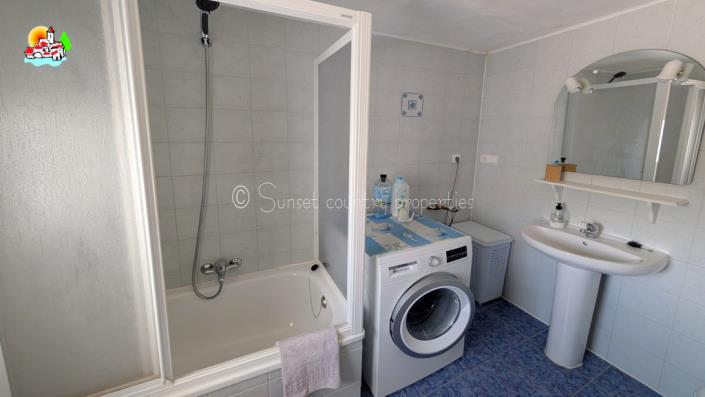 Image No.14-3 Bed Country House for sale