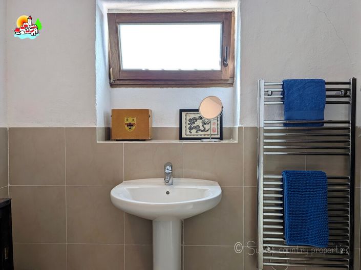 Image No.40-7 Bed Property for sale