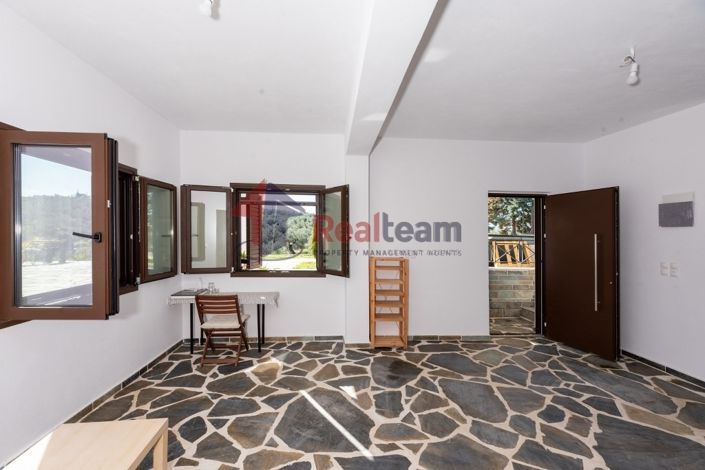 Image No.4-Propriété de 3 chambres à vendre à Pteleos