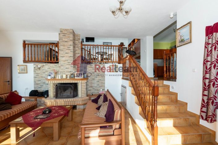 Image No.7-Propriété de 4 chambres à vendre à Pteleos