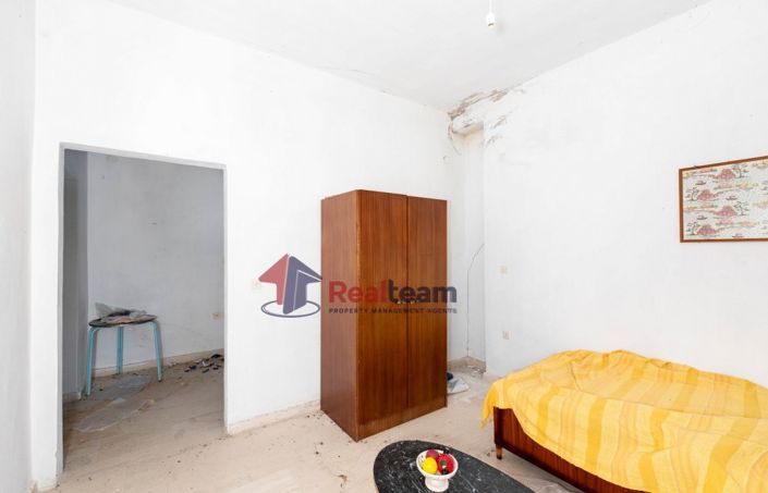 Image No.12-2 Bed Property for sale
