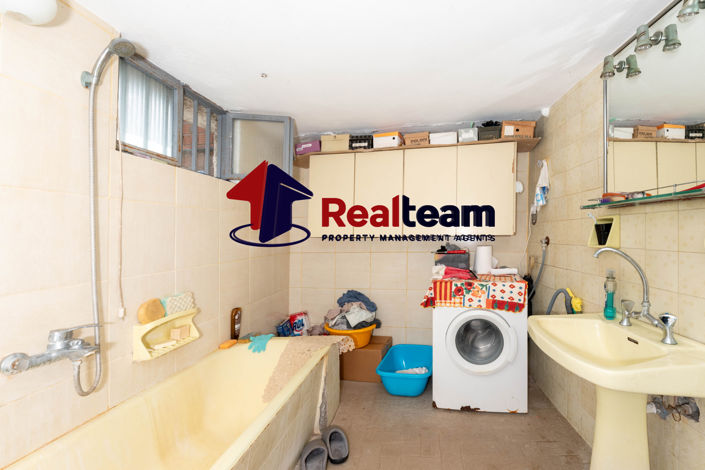 Image No.12-2 Bed Property for sale