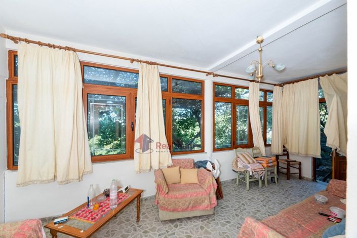 Image No.10-2 Bed Property for sale