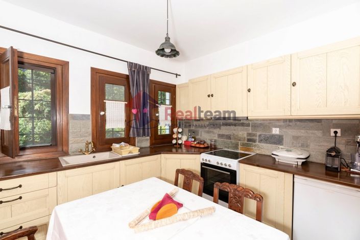 Image No.12-14 Bed Property for sale
