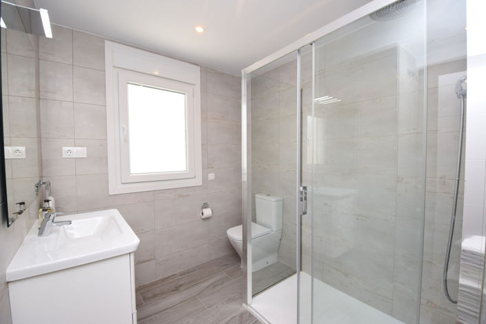 Image No.17-4 Bed Property for sale