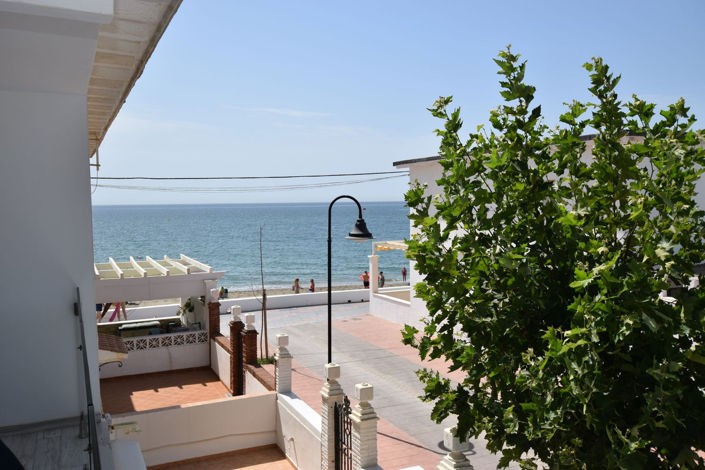 Image No.2-4 Bed Property for sale