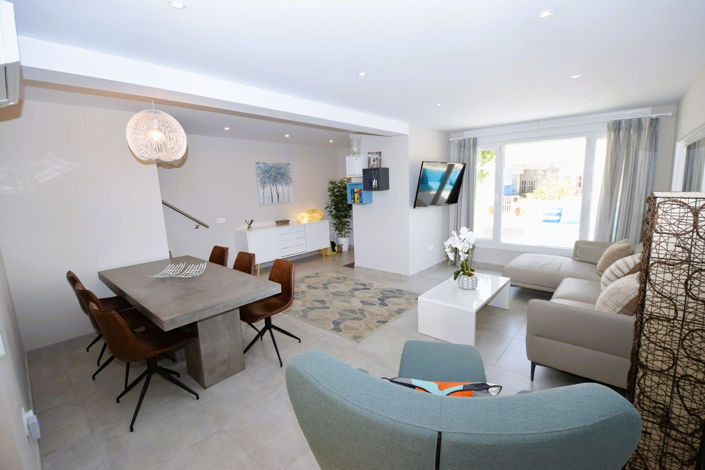 Image No.4-4 Bed Property for sale