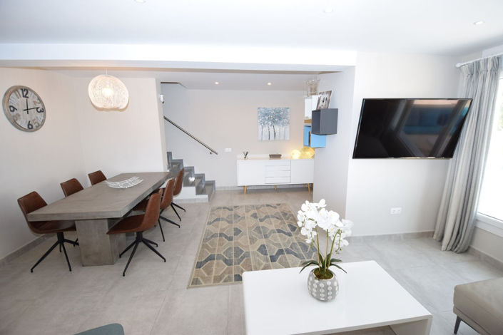 Image No.7-4 Bed Property for sale