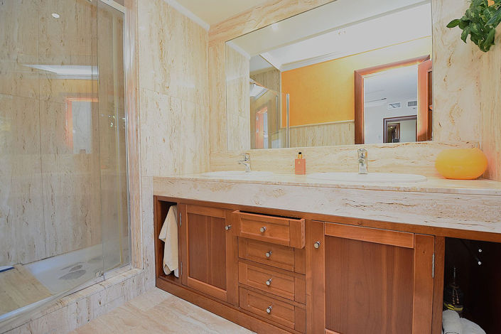 Image No.11-3 Bed Property for sale
