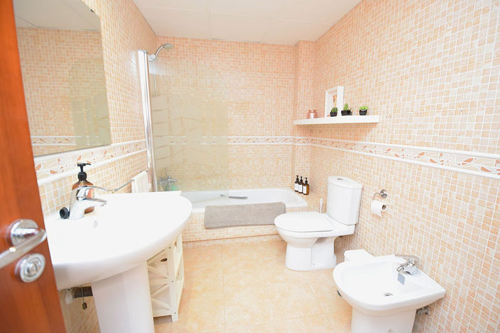 Image No.14-3 Bed Property for sale