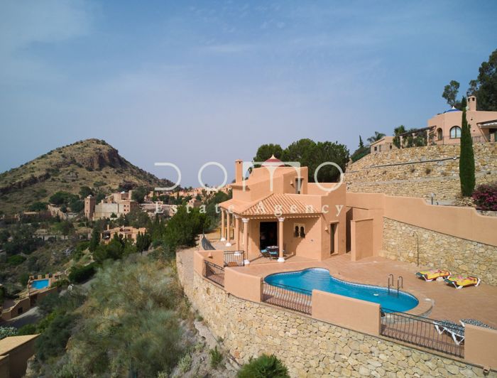 Image No.2-3 Bed Villa for sale