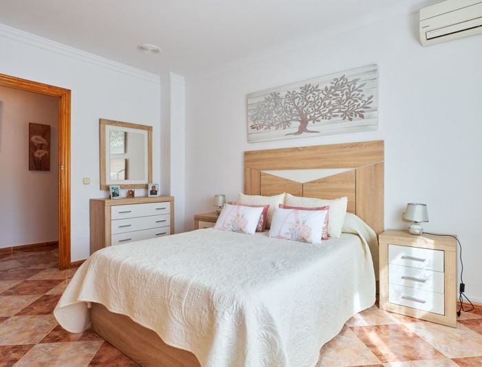 Image No.18-3 Bed Semi-Detached for sale