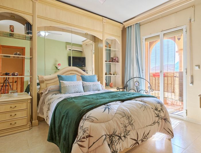 Image No.30-3 Bed Semi-Detached for sale