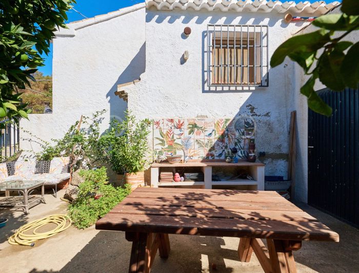 Image No.7-2 Bed Country House for sale
