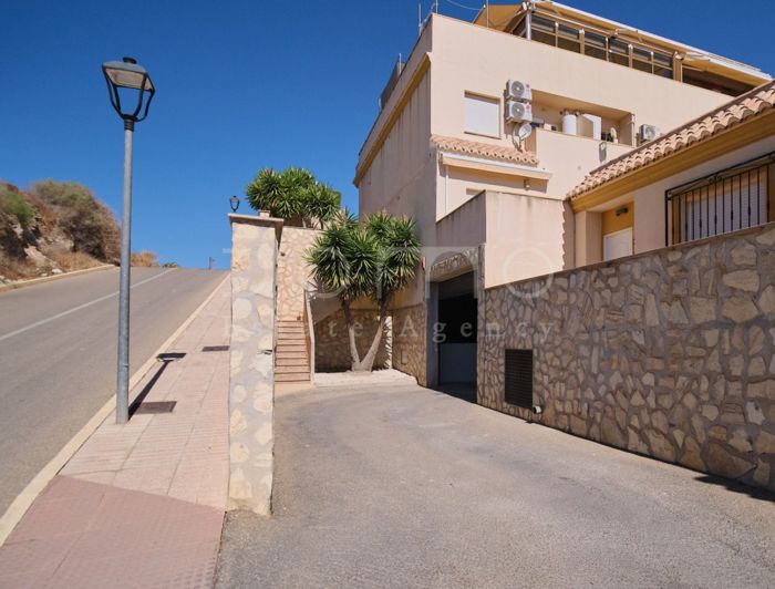 Image No.41-3 Bed Townhouse for sale