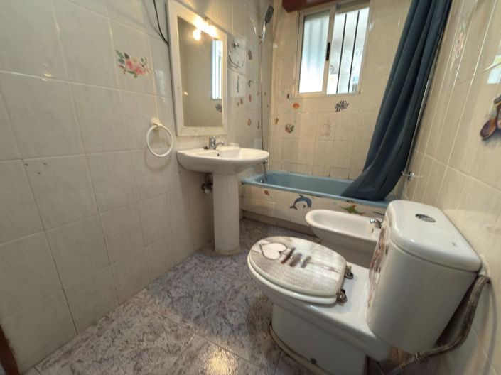 Image No.16-4 Bed Flat for sale