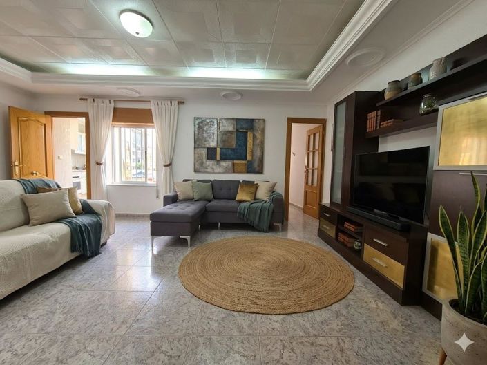 Image No.25-4 Bed Flat for sale