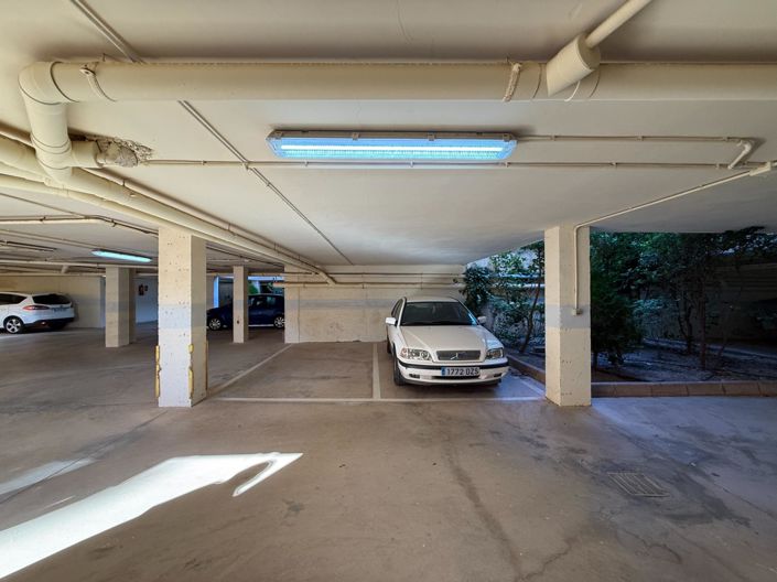 Image No.21-3 Bed Flat for sale