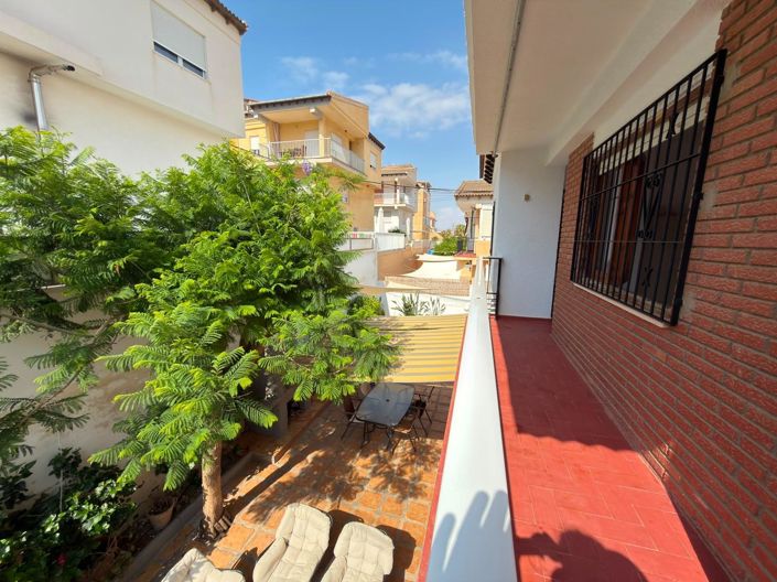 Image No.40-4 Bed Townhouse for sale