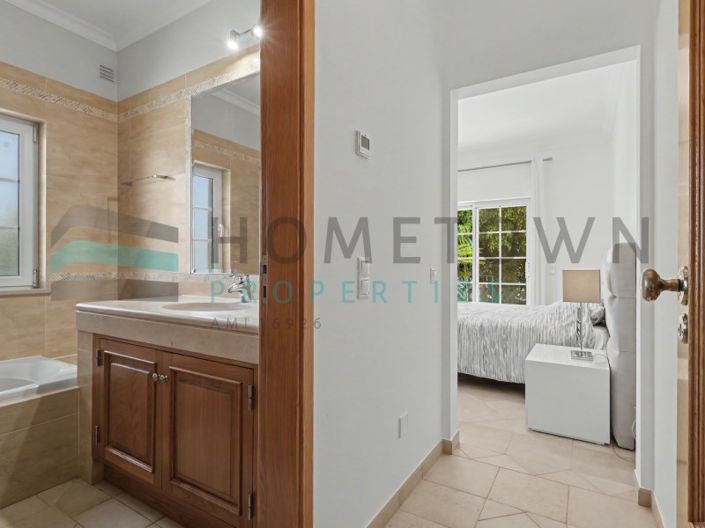 Image No.16-5 Bed House for sale