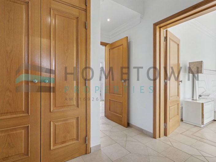 Image No.25-5 Bed House for sale