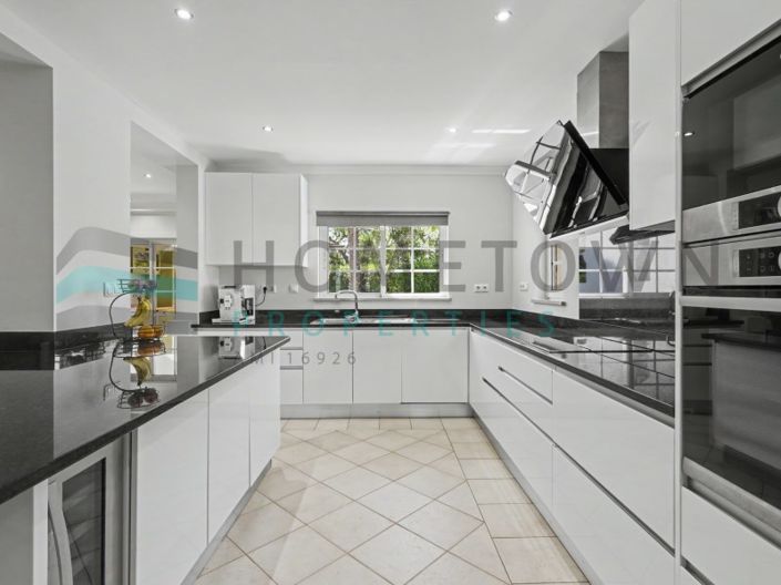 Image No.6-5 Bed House for sale