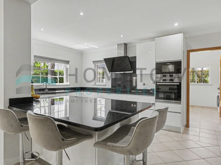 Image No.7-5 Bed House for sale
