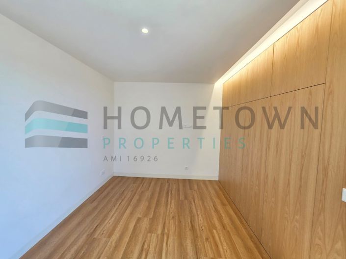 Image No.12-3 Bed House for sale