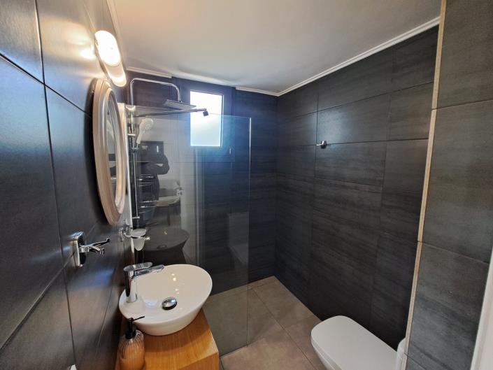 Image No.9-2 Bed House for sale