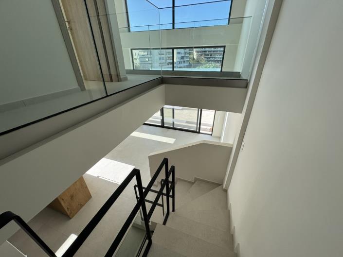 Image No.26-3 Bed Maisonette for sale
