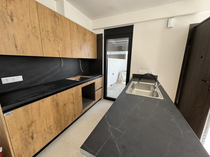 Image No.28-3 Bed Maisonette for sale