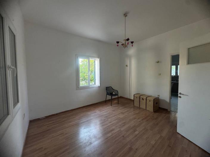 Image No.17-2 Bed House for sale
