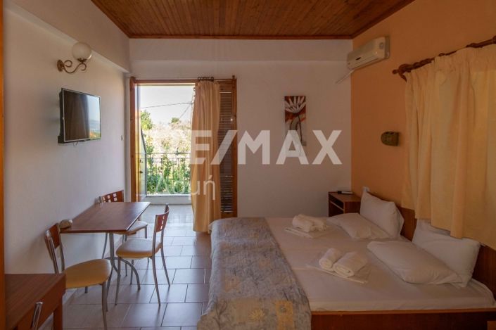 Image No.9-3 Bed Property for sale