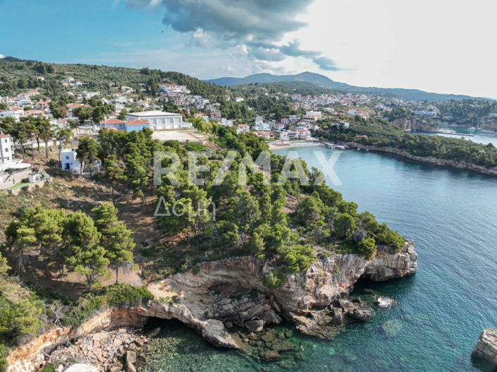 Image No.19-3 Bed Property for sale