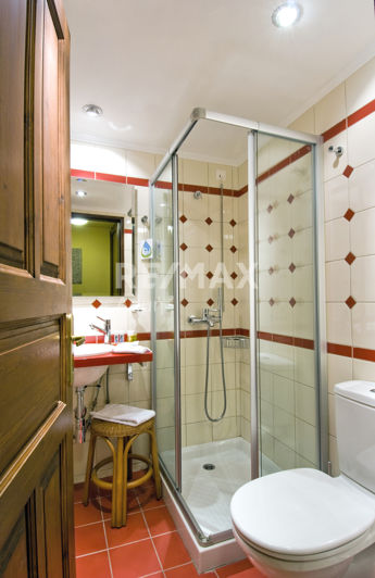 Image No.32-17 Bed Hotel for sale